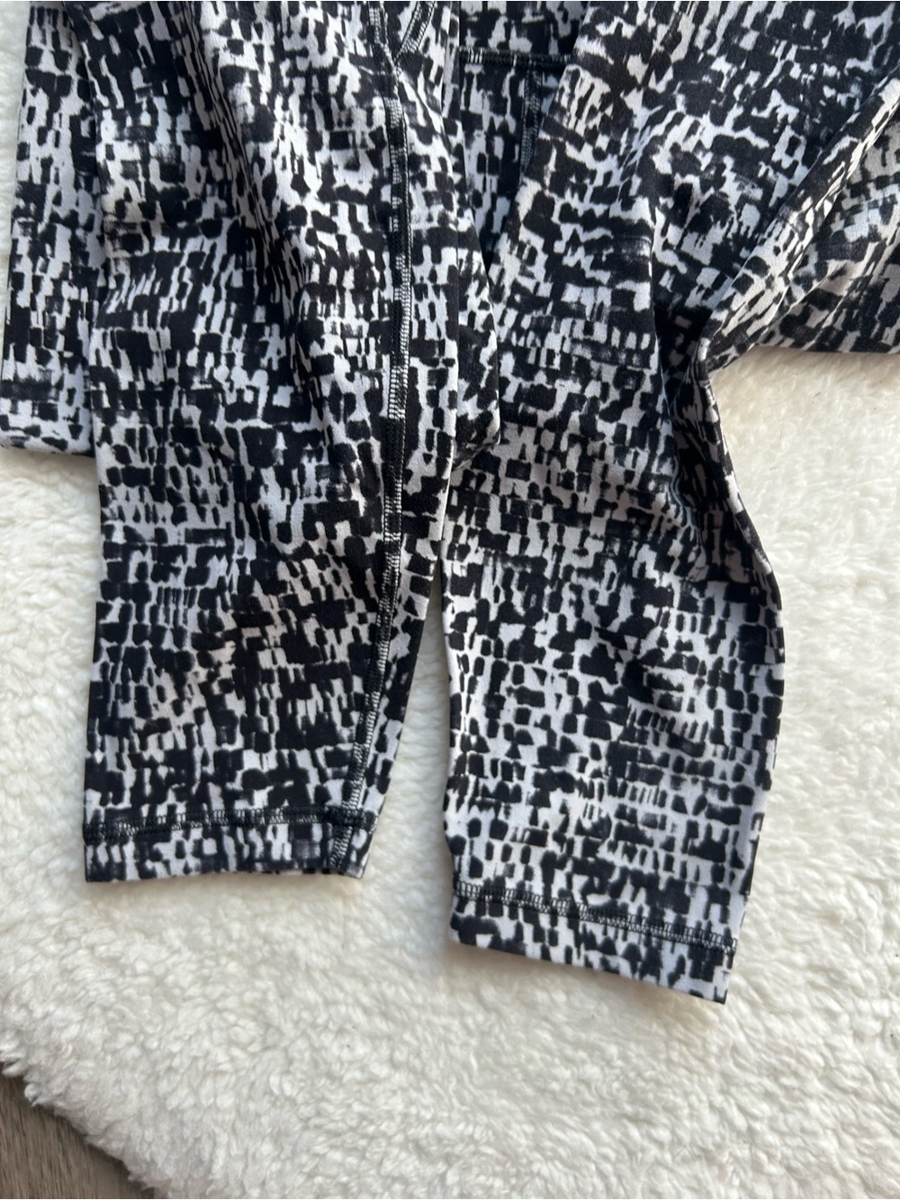 Lululemon Align HighRise Black & White Printed Urban Block Ice Leggings - Picture 4 of 5